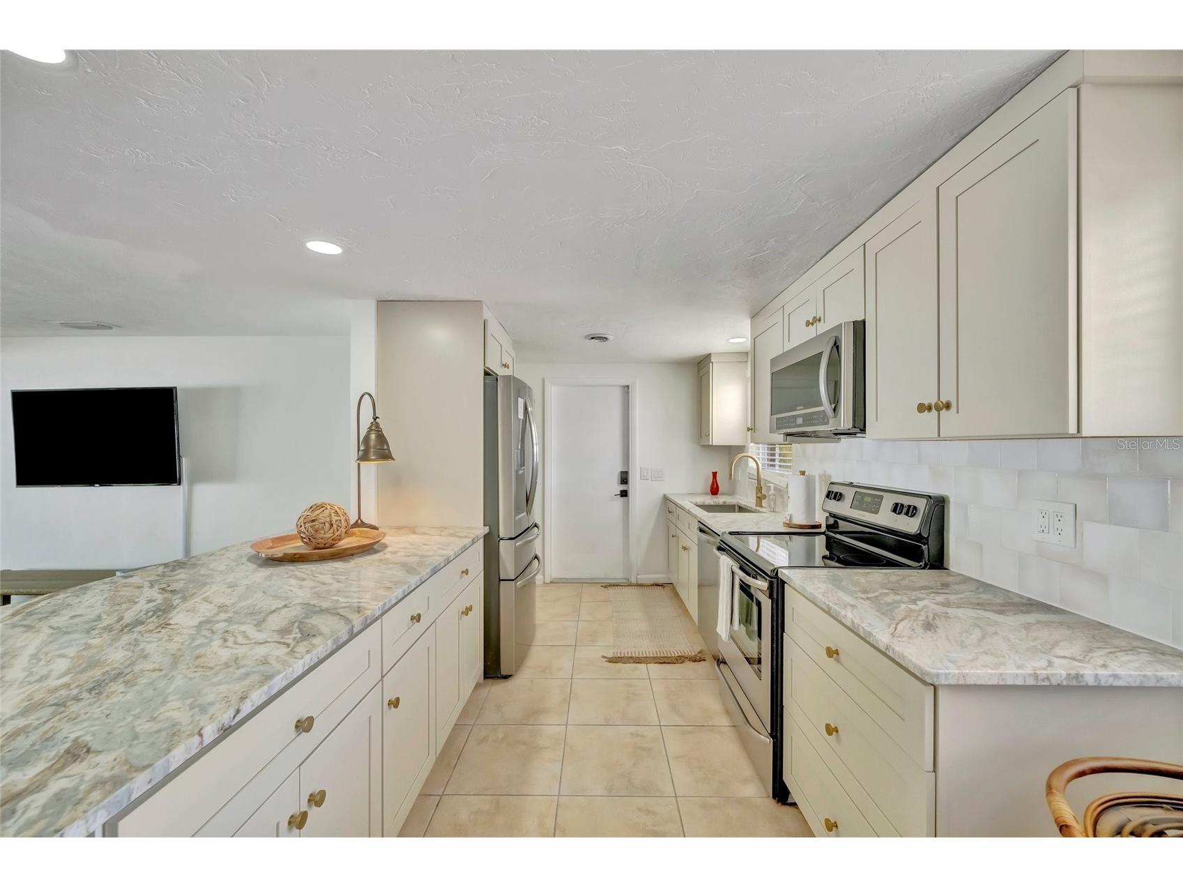 6426 Colonial Drive Sarasota FL 34231 A4681958 image5