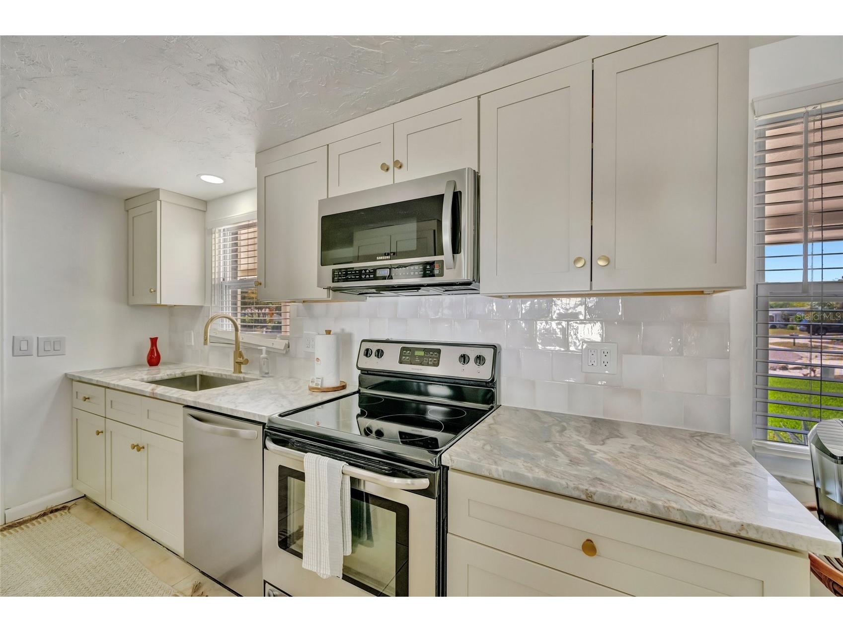 6426 Colonial Drive Sarasota FL 34231 A4681958 image6
