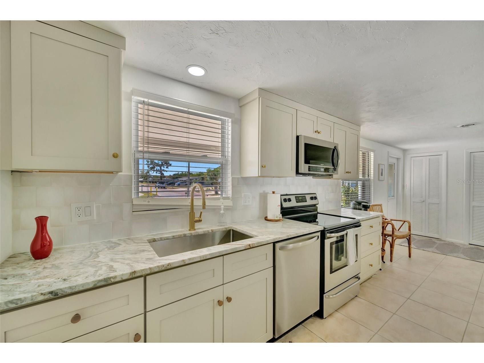 6426 Colonial Drive Sarasota FL 34231 A4681958 image7