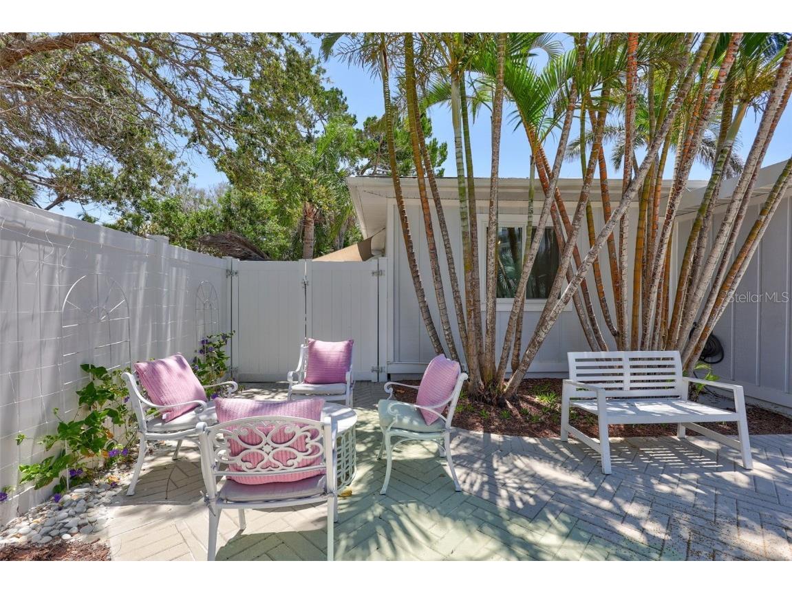 643 Calle Del Otono Sarasota FL 34242 A4653312 image11