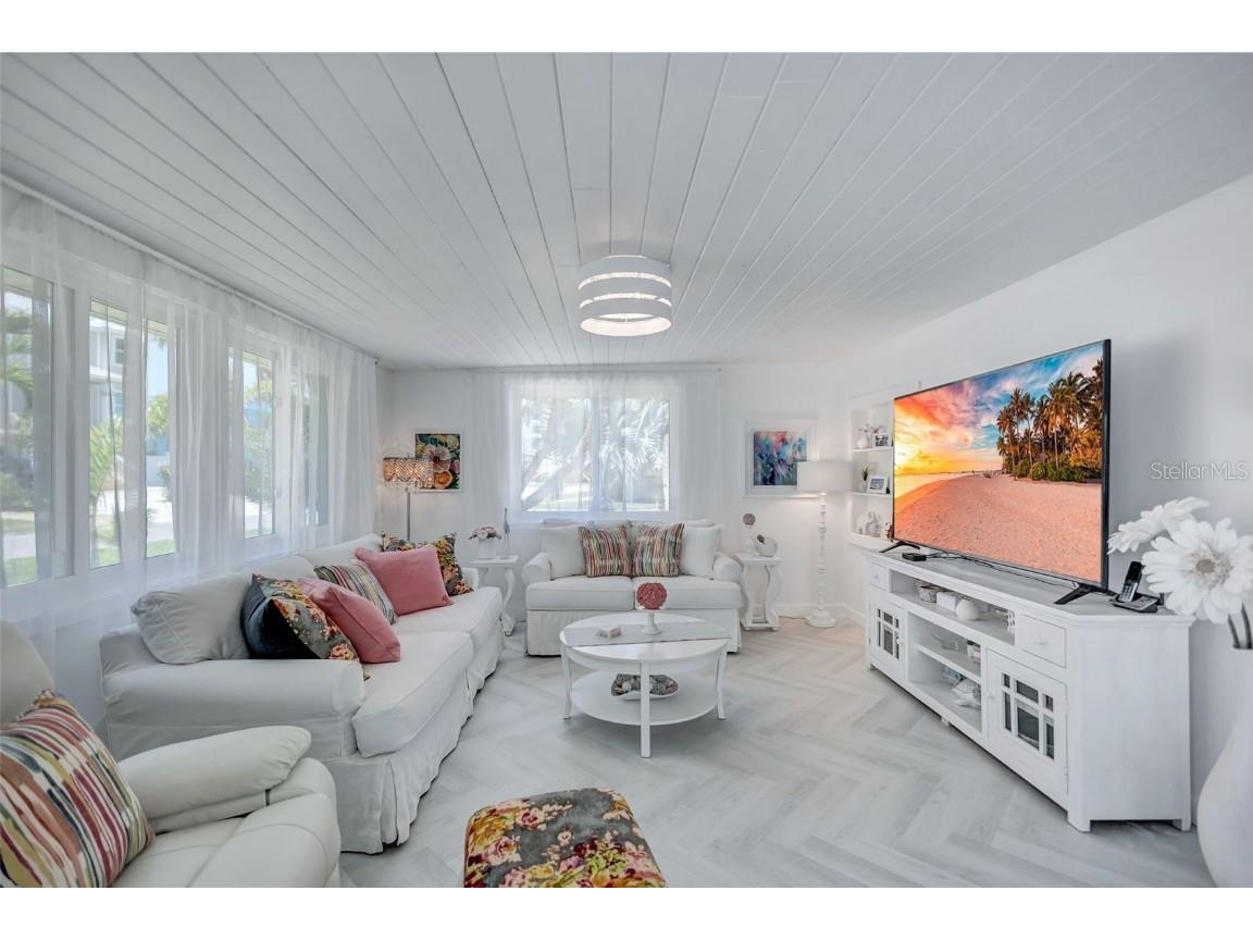 643 Calle Del Otono Sarasota FL 34242 A4653312 image12