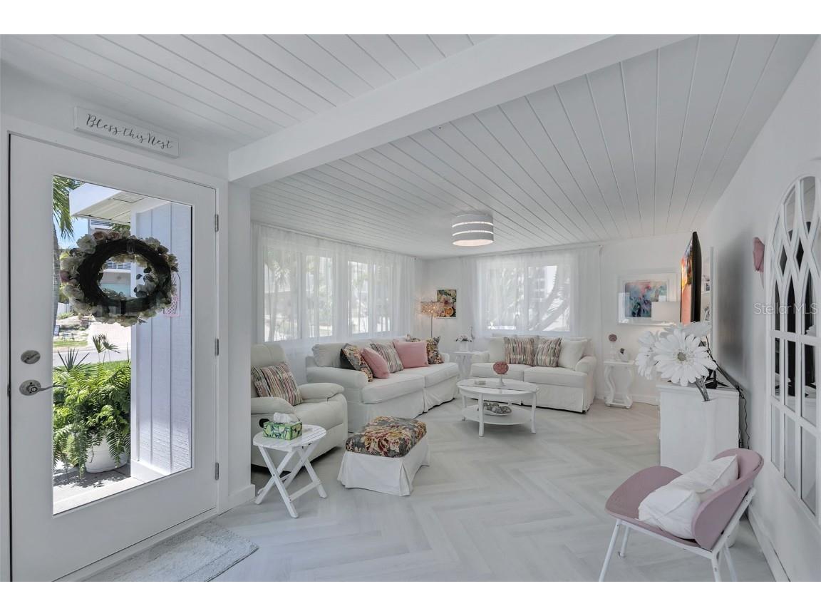 643 Calle Del Otono Sarasota FL 34242 A4653312 image13