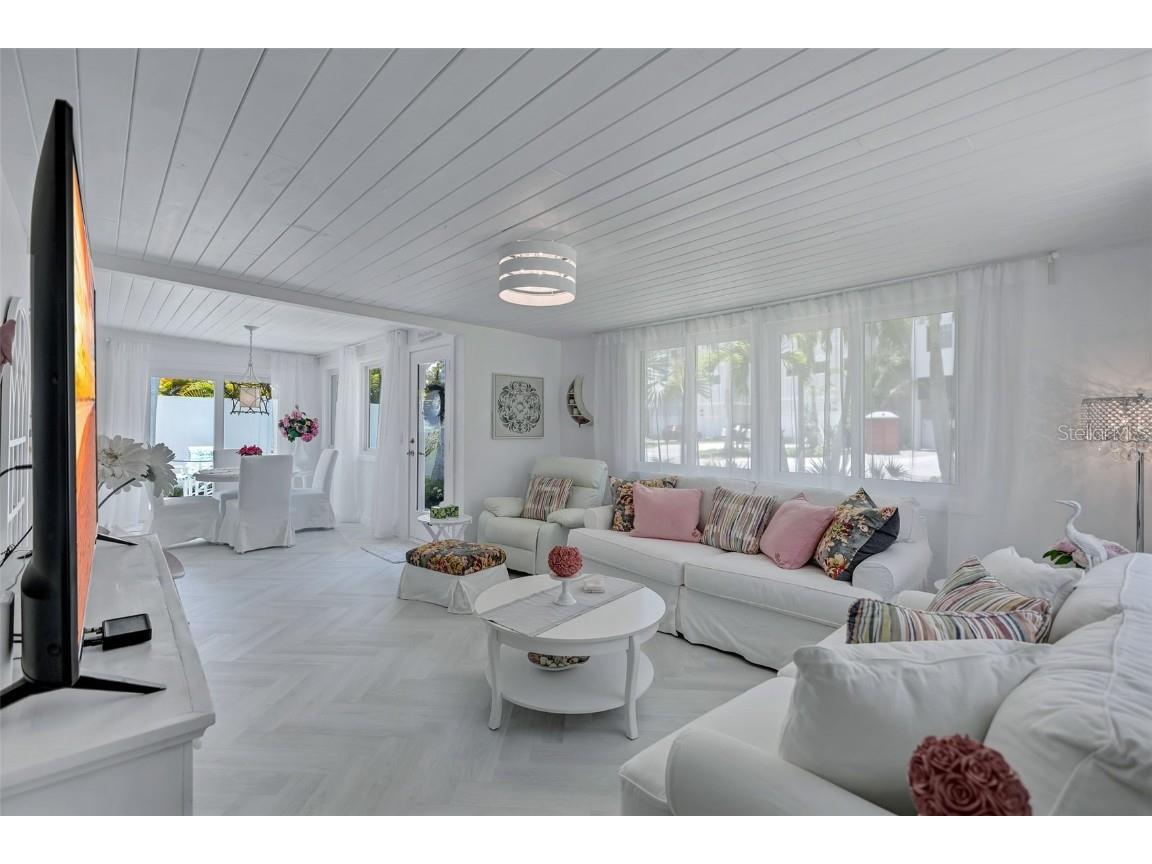 643 Calle Del Otono Sarasota FL 34242 A4653312 image14