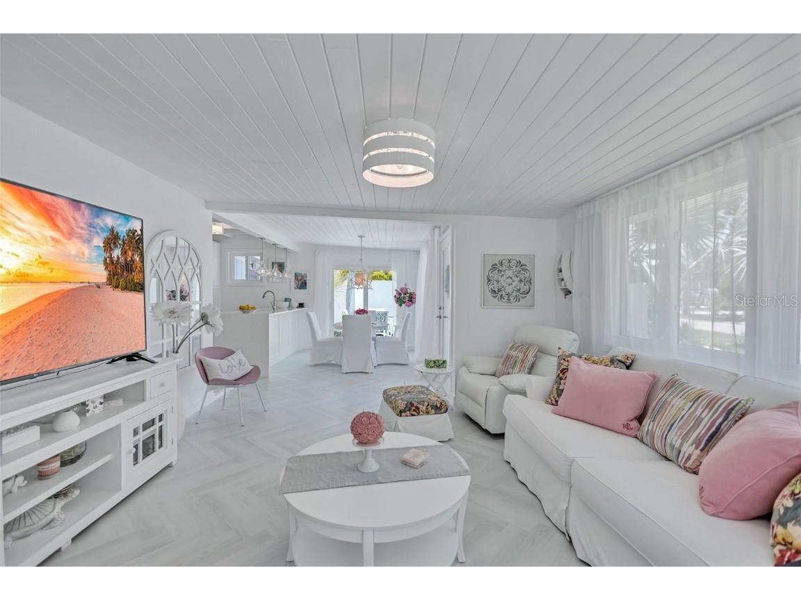 643 Calle Del Otono Sarasota FL 34242 A4653312 image16