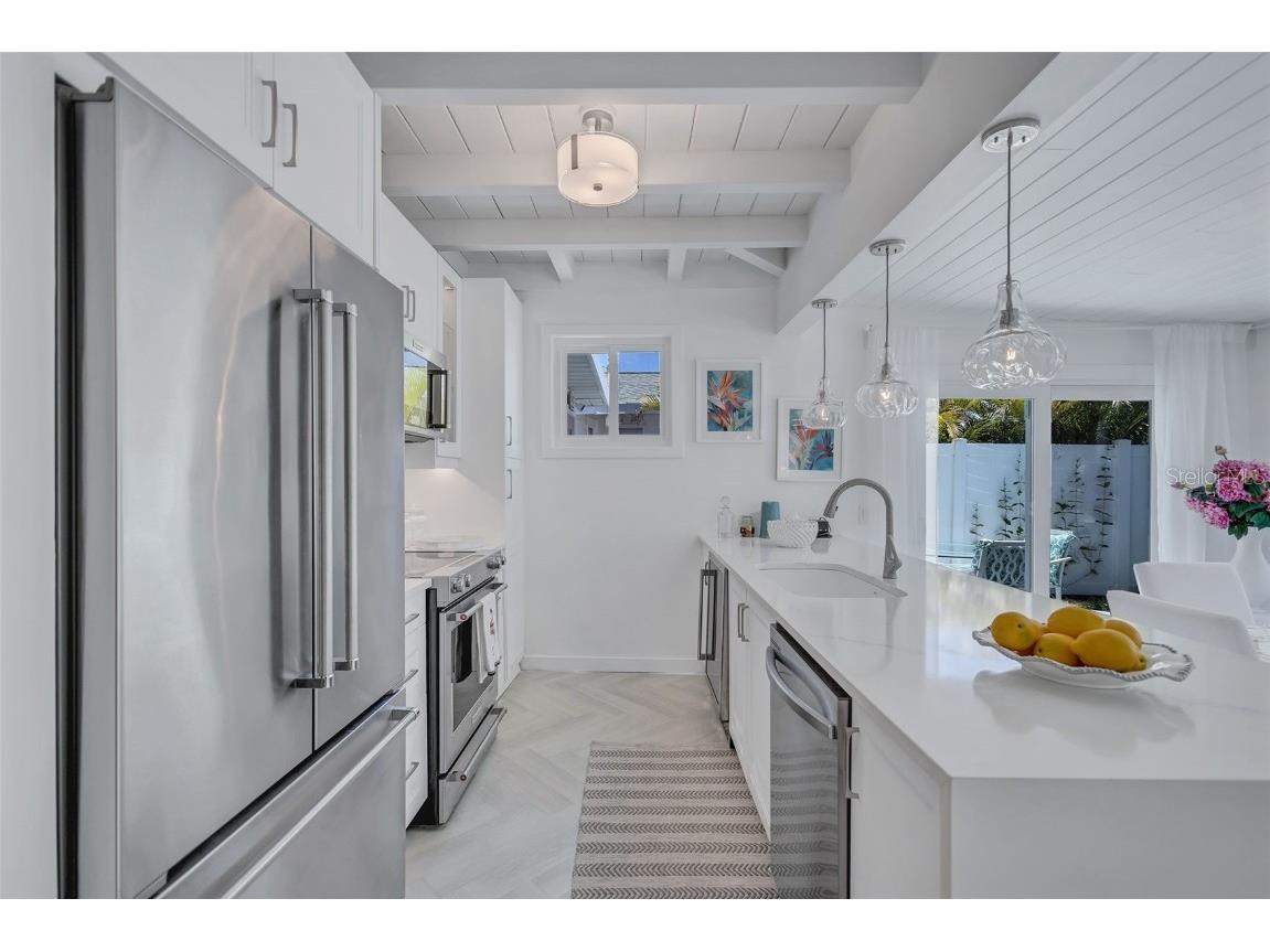 643 Calle Del Otono Sarasota FL 34242 A4653312 image19