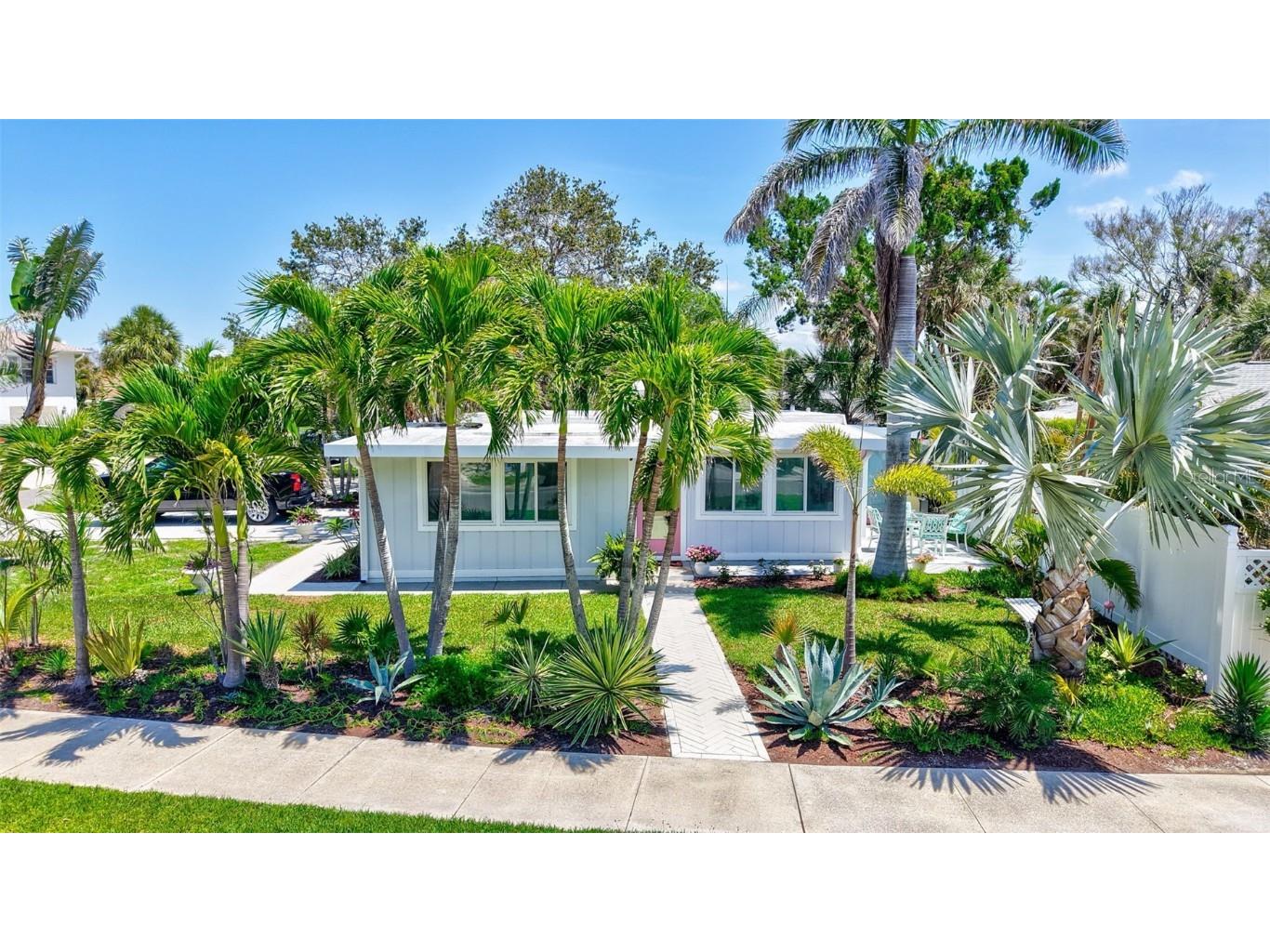 643 Calle Del Otono Sarasota FL 34242 A4653312 image2