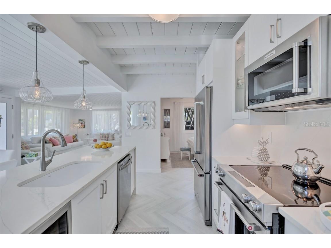 643 Calle Del Otono Sarasota FL 34242 A4653312 image21