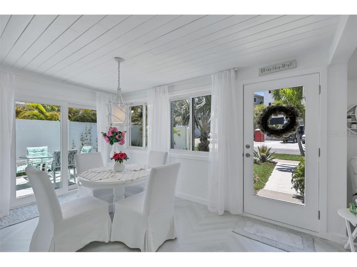 643 Calle Del Otono Sarasota FL 34242 A4653312 image24