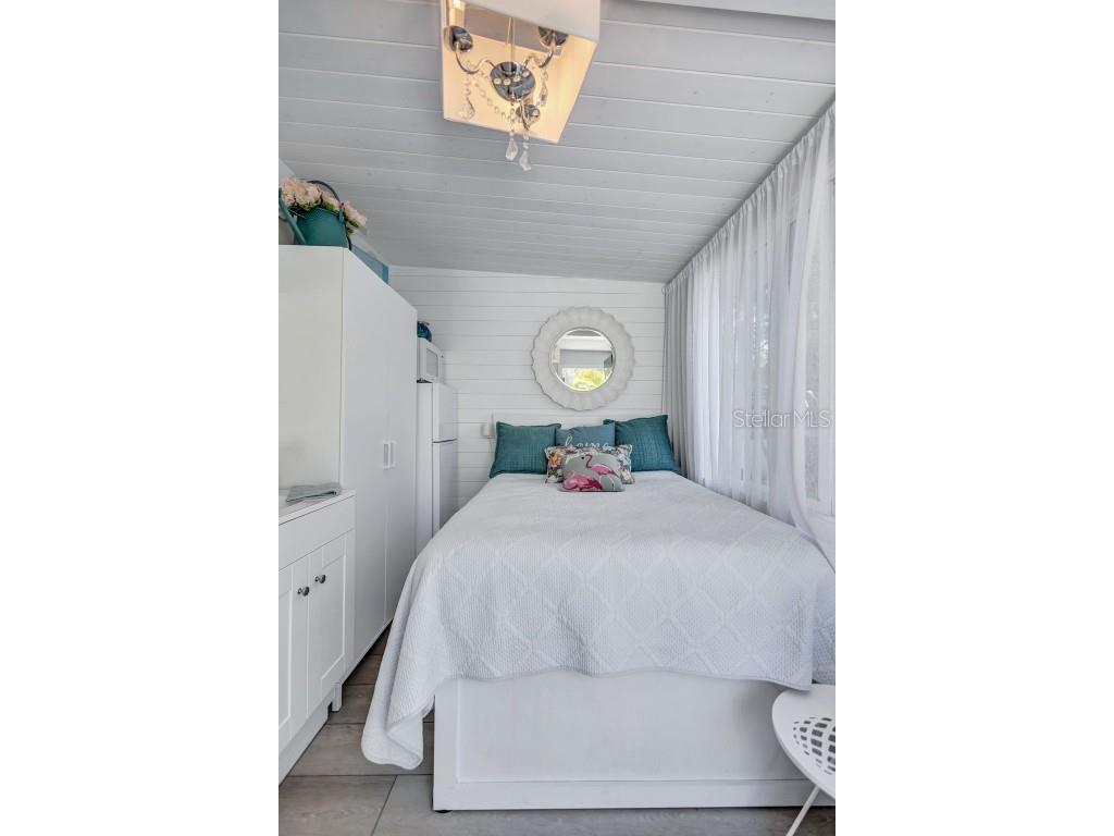 643 Calle Del Otono Sarasota FL 34242 A4653312 image35