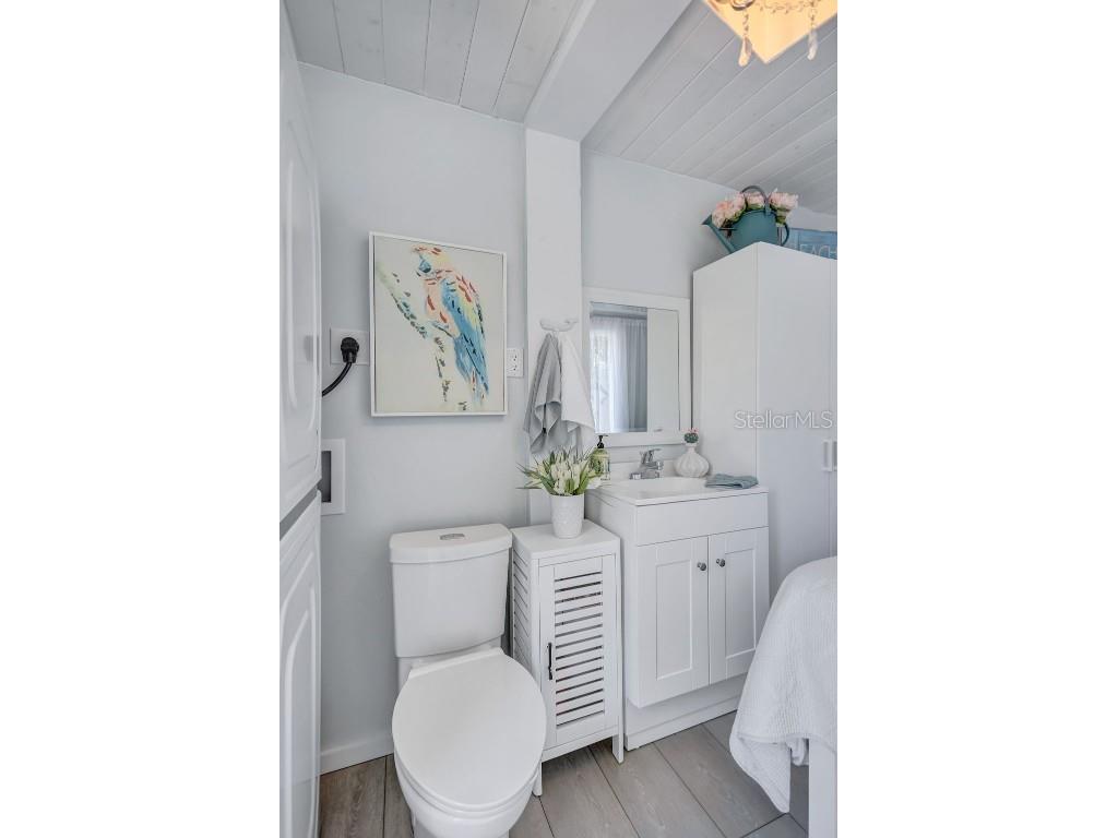 643 Calle Del Otono Sarasota FL 34242 A4653312 image36