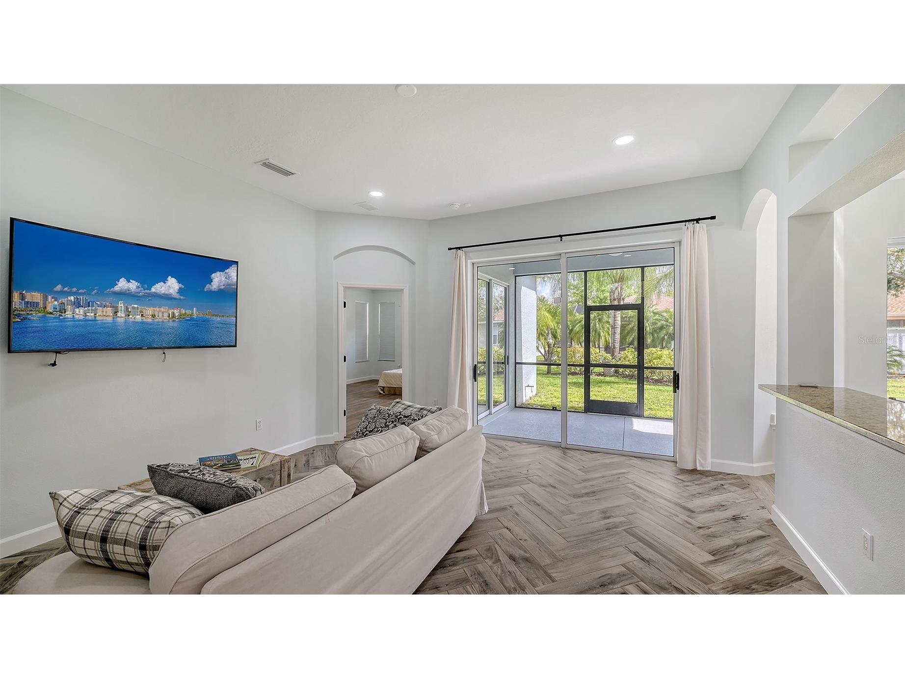 6433 Blue Grosbeak Circle Lakewood Ranch FL 34202 A4681479 image9