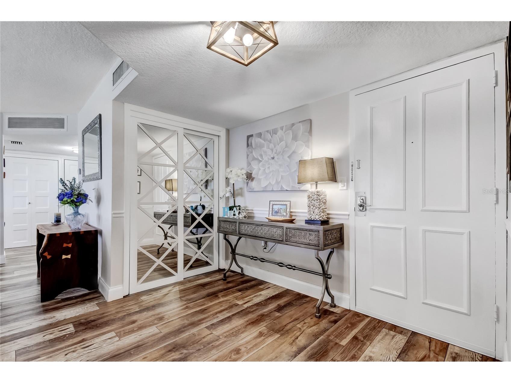 644 Island Way #101 Clearwater Beach FL 33767 - MANDALAY CHANNEL TB8461679 image4