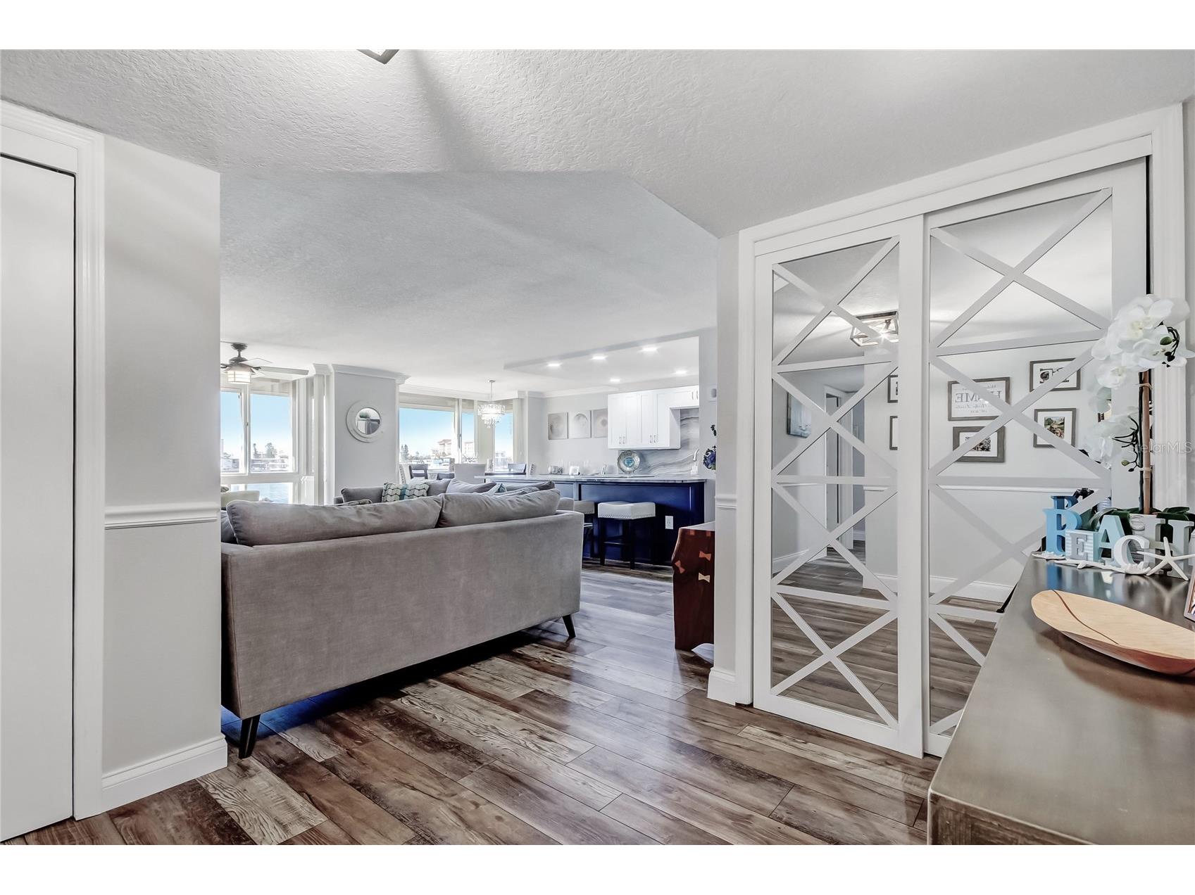 644 Island Way #101 Clearwater Beach FL 33767 - MANDALAY CHANNEL TB8461679 image5