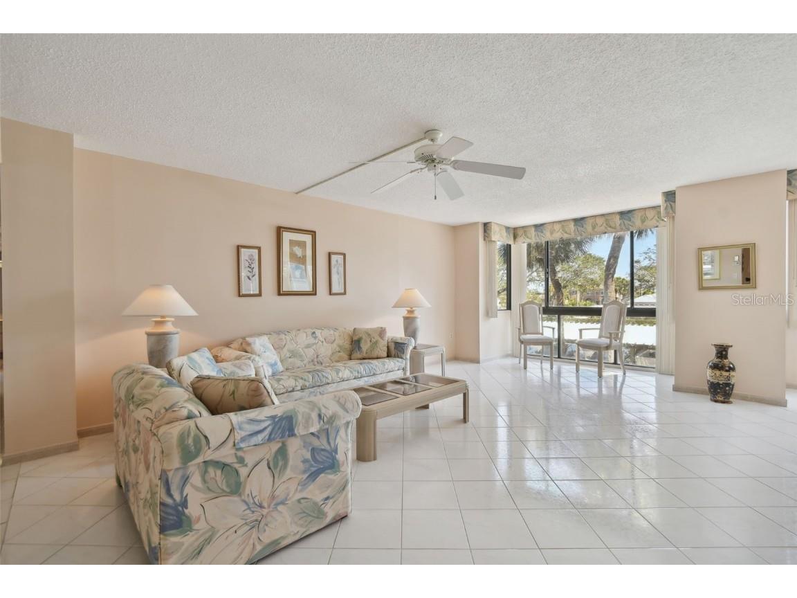644 Island Way #206 Clearwater Beach FL 33767 - MANDALAY CHANNEL TB8346129 image3