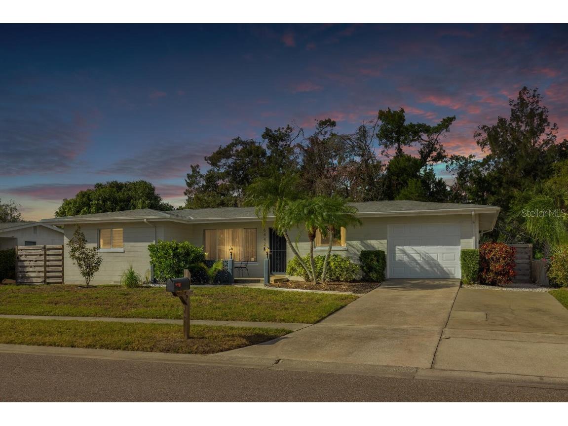 6442 Colonial Drive Sarasota FL 34231 A4652097 image1