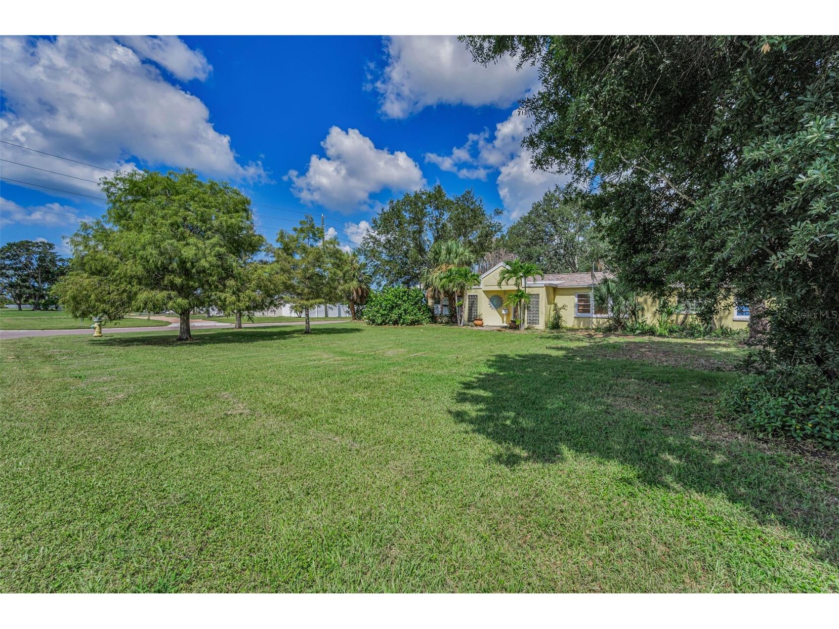 645 Villagrande Avenue S Saint Petersburg FL 33707 TB8420066 image1