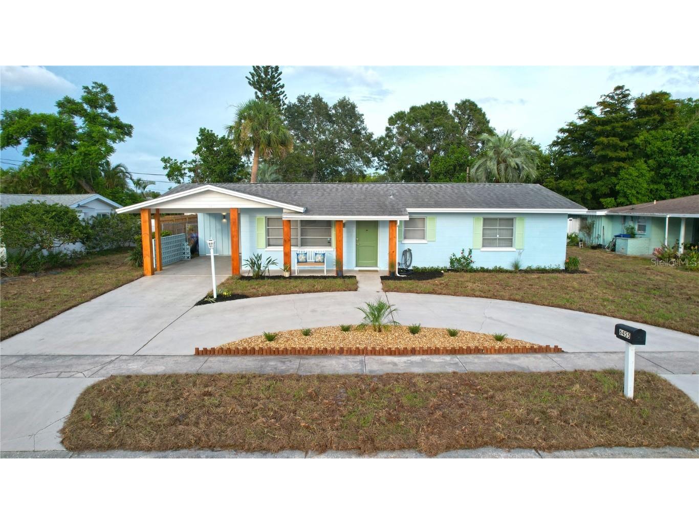 6455 Colonial Drive Sarasota FL 34231 A4577530 image1