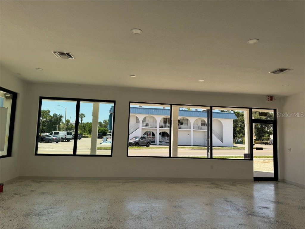 6455 Gateway Avenue Sarasota FL 34231 A4662766 image3