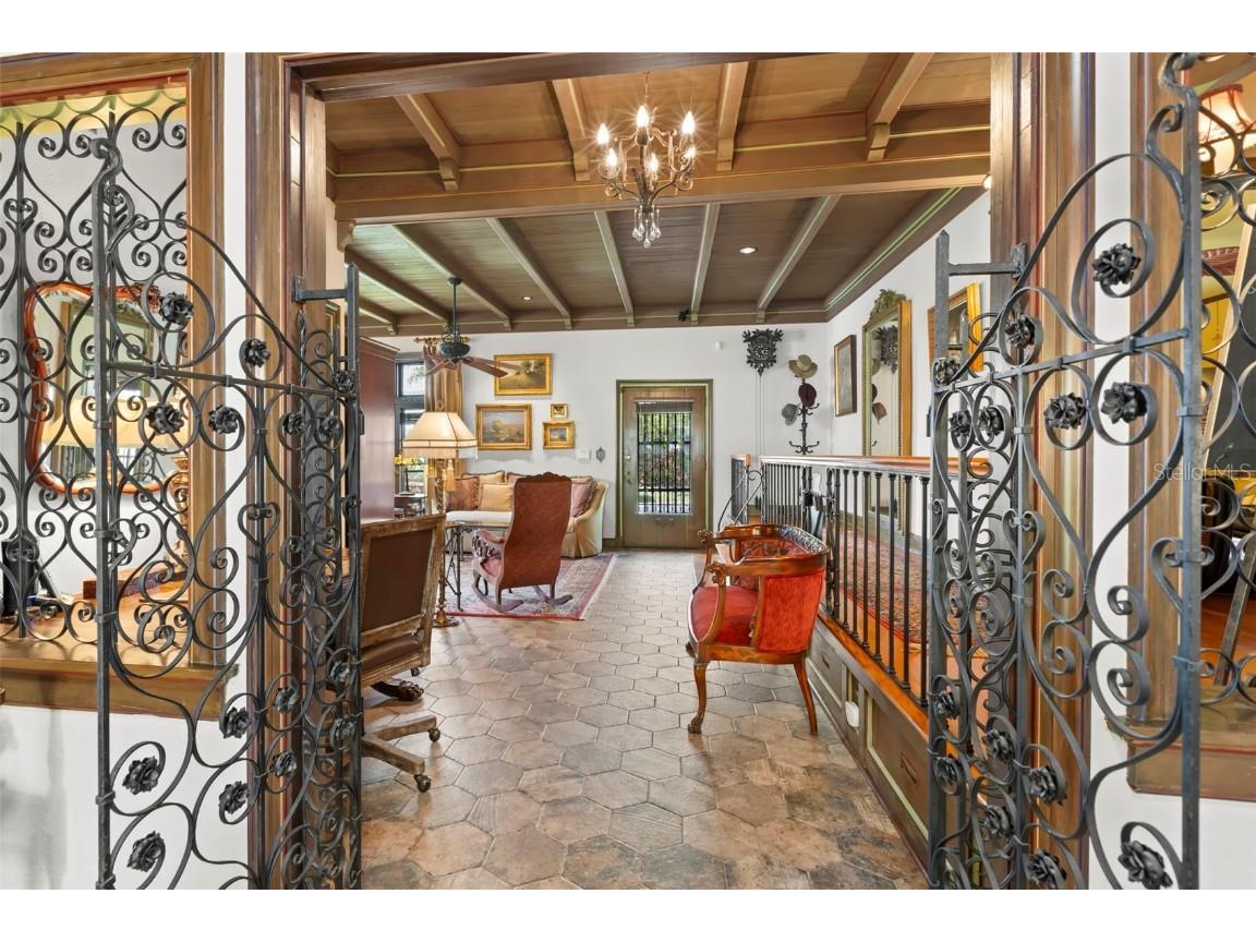 646 16th Avenue NE Saint Petersburg FL 33704 TB8368654 image19