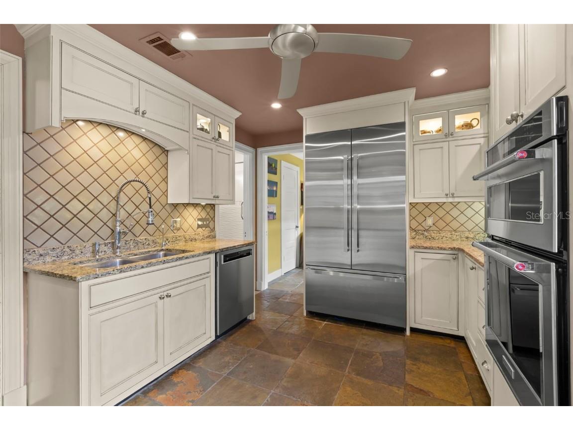 646 16th Avenue NE Saint Petersburg FL 33704 TB8368654 image32