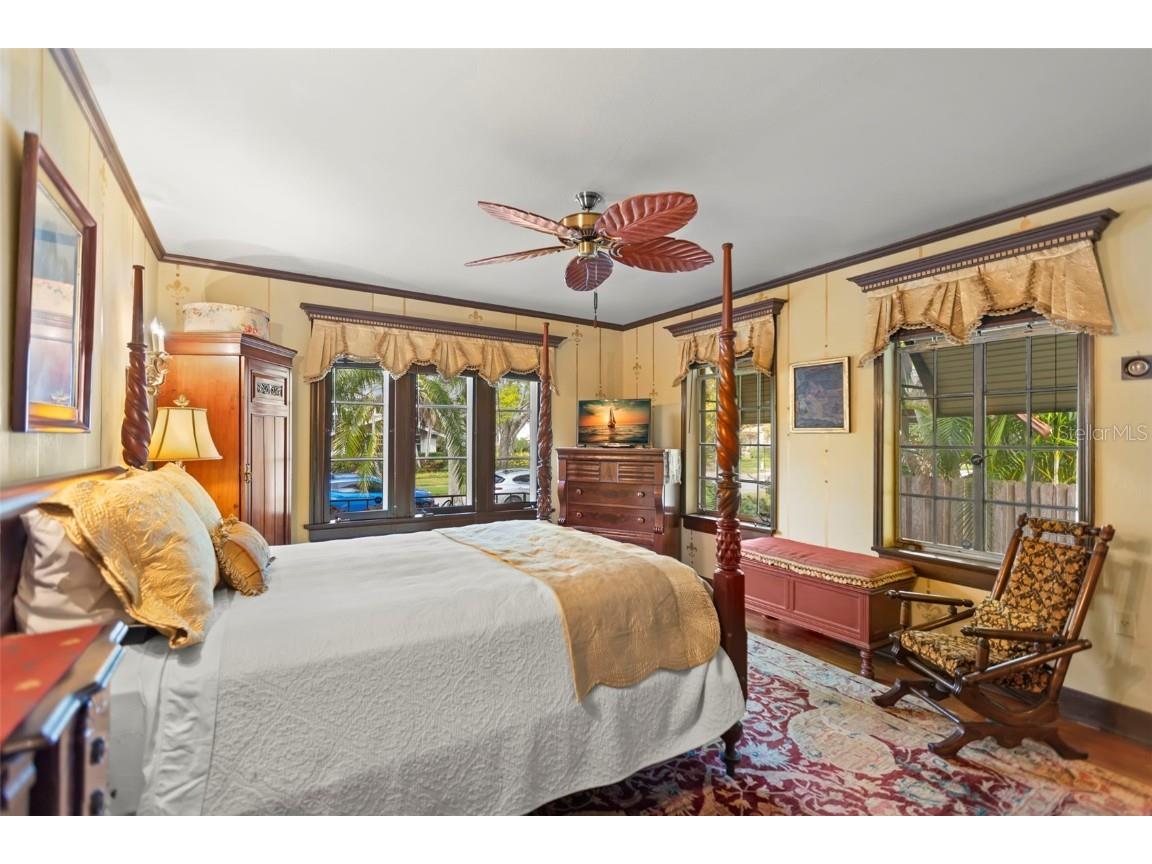 646 16th Avenue NE Saint Petersburg FL 33704 TB8368654 image33