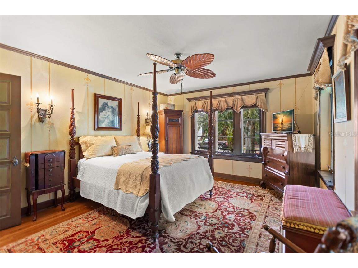 646 16th Avenue NE Saint Petersburg FL 33704 TB8368654 image34