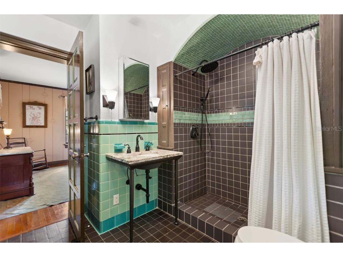 646 16th Avenue NE Saint Petersburg FL 33704 TB8368654 image36