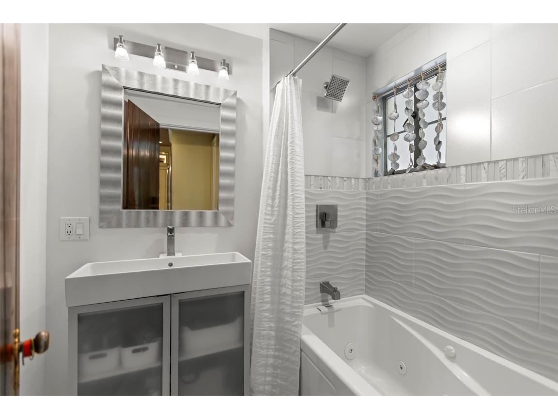 646 16th Avenue NE Saint Petersburg FL 33704 TB8368654 image39