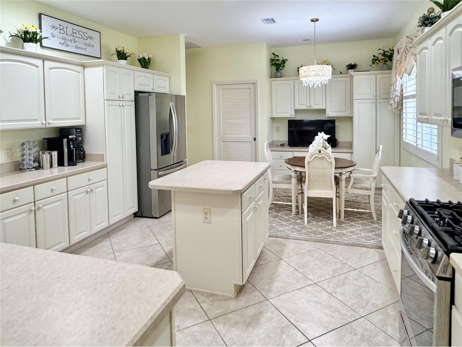 646 Murphys Estate Drive The Villages FL 32162 G5114440 image8