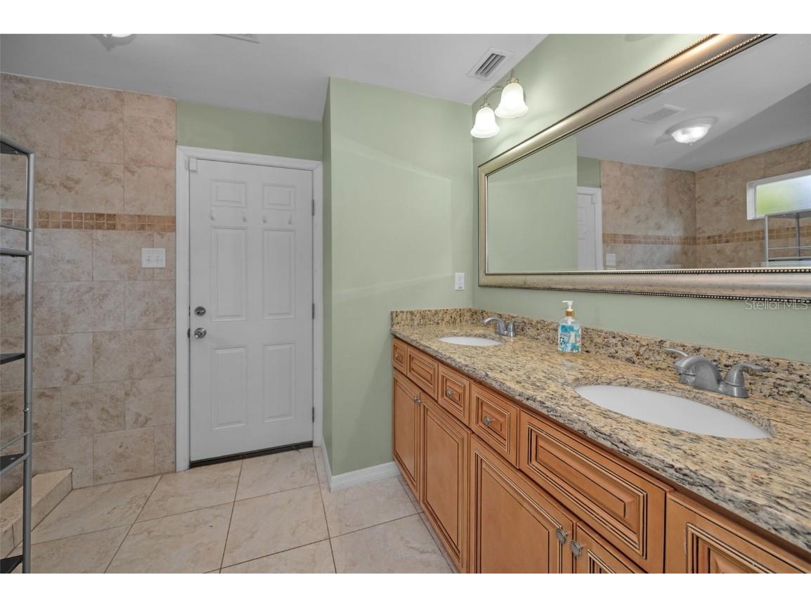 646 Riverside Drive Tarpon Springs FL 34689 W7872675 image33