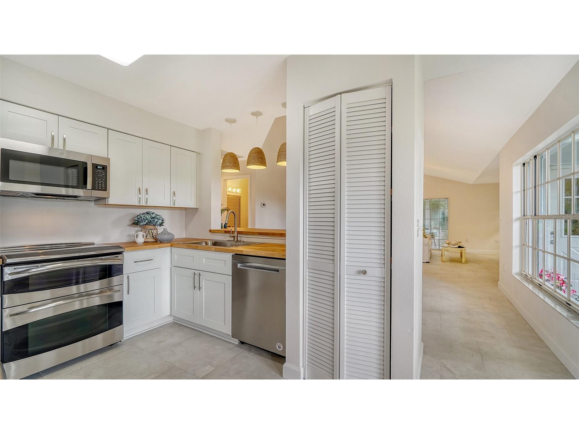 6467 Carrington Circle #43 Sarasota FL 34238 A4688055 image16