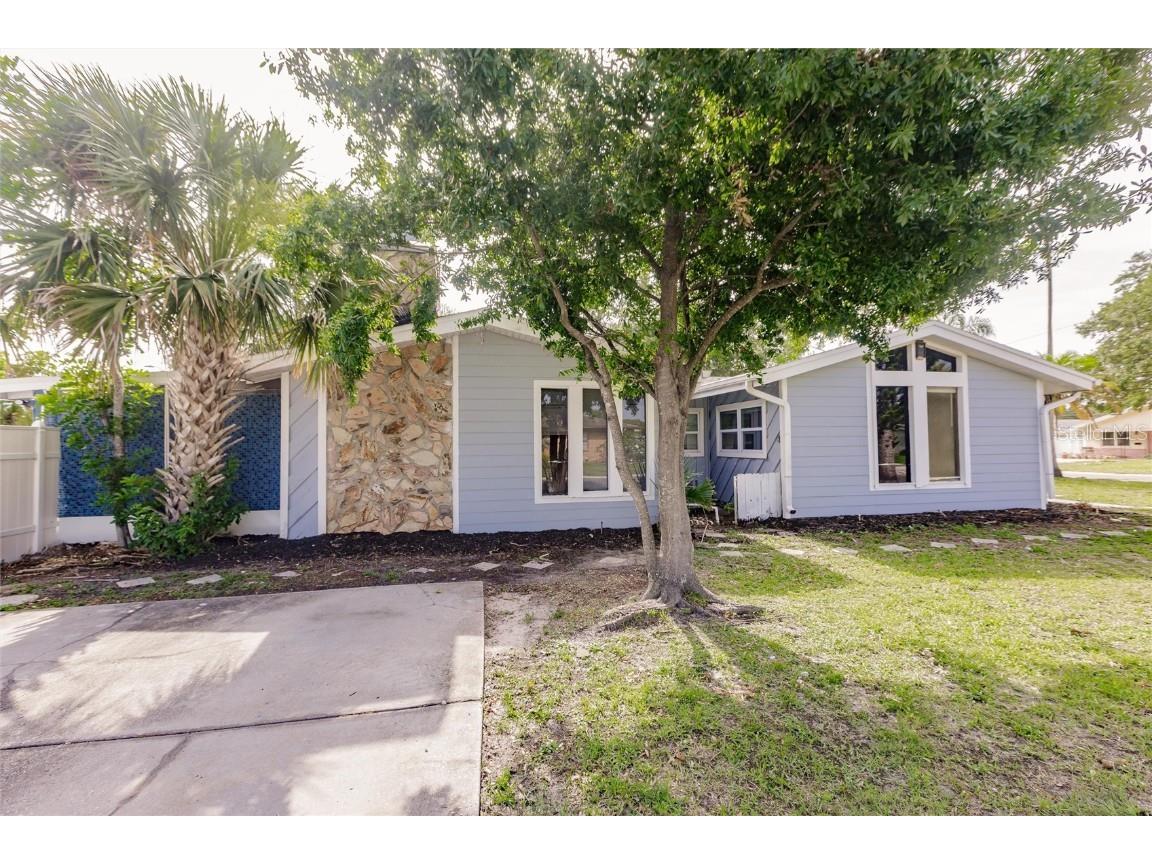 647 74th Avenue N Saint Petersburg FL 33702 TB8393576 image1