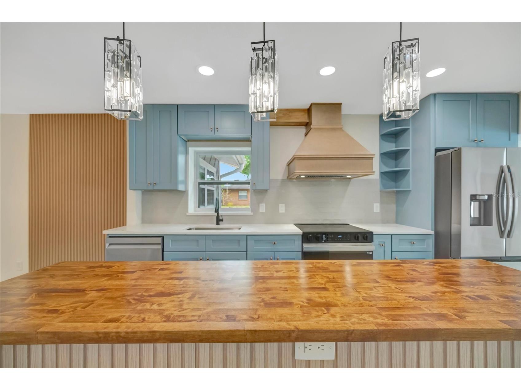 647 74th Avenue N Saint Petersburg FL 33702 TB8501591 image12