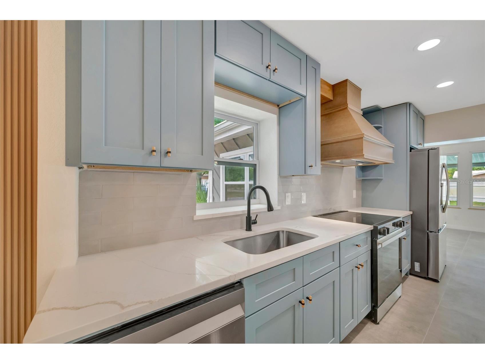 647 74th Avenue N Saint Petersburg FL 33702 TB8501591 image15