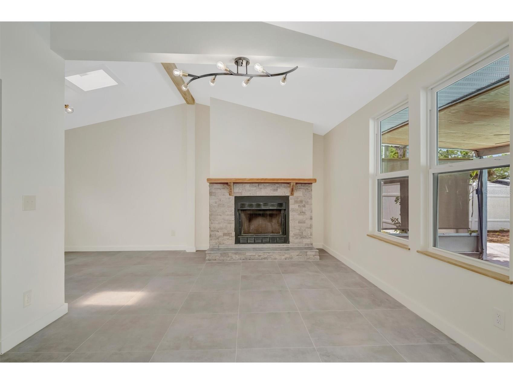 647 74th Avenue N Saint Petersburg FL 33702 TB8501591 image19