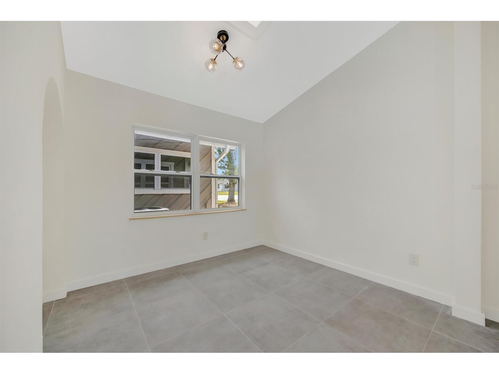 647 74th Avenue N Saint Petersburg FL 33702 TB8501591 image20
