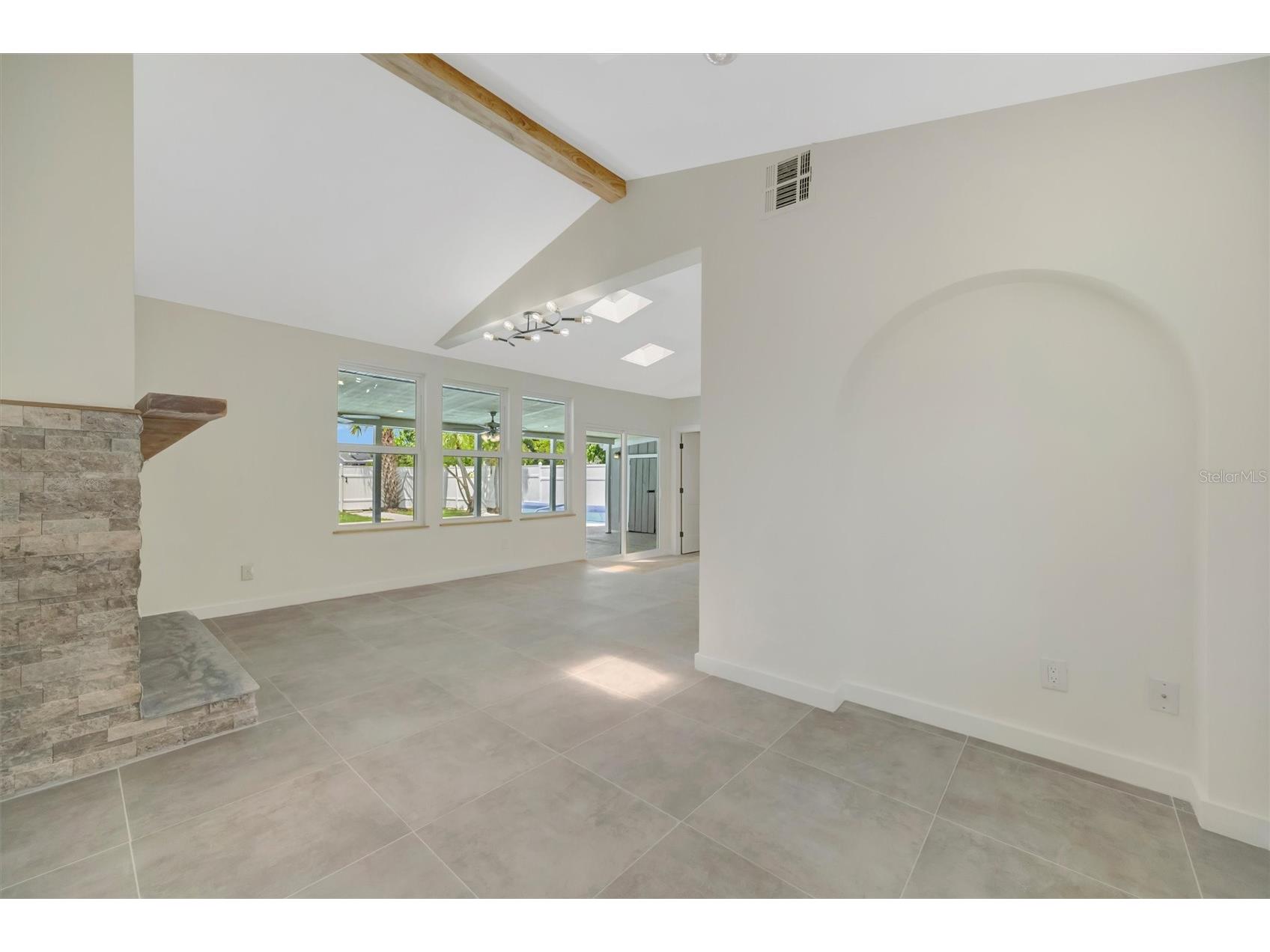 647 74th Avenue N Saint Petersburg FL 33702 TB8501591 image21