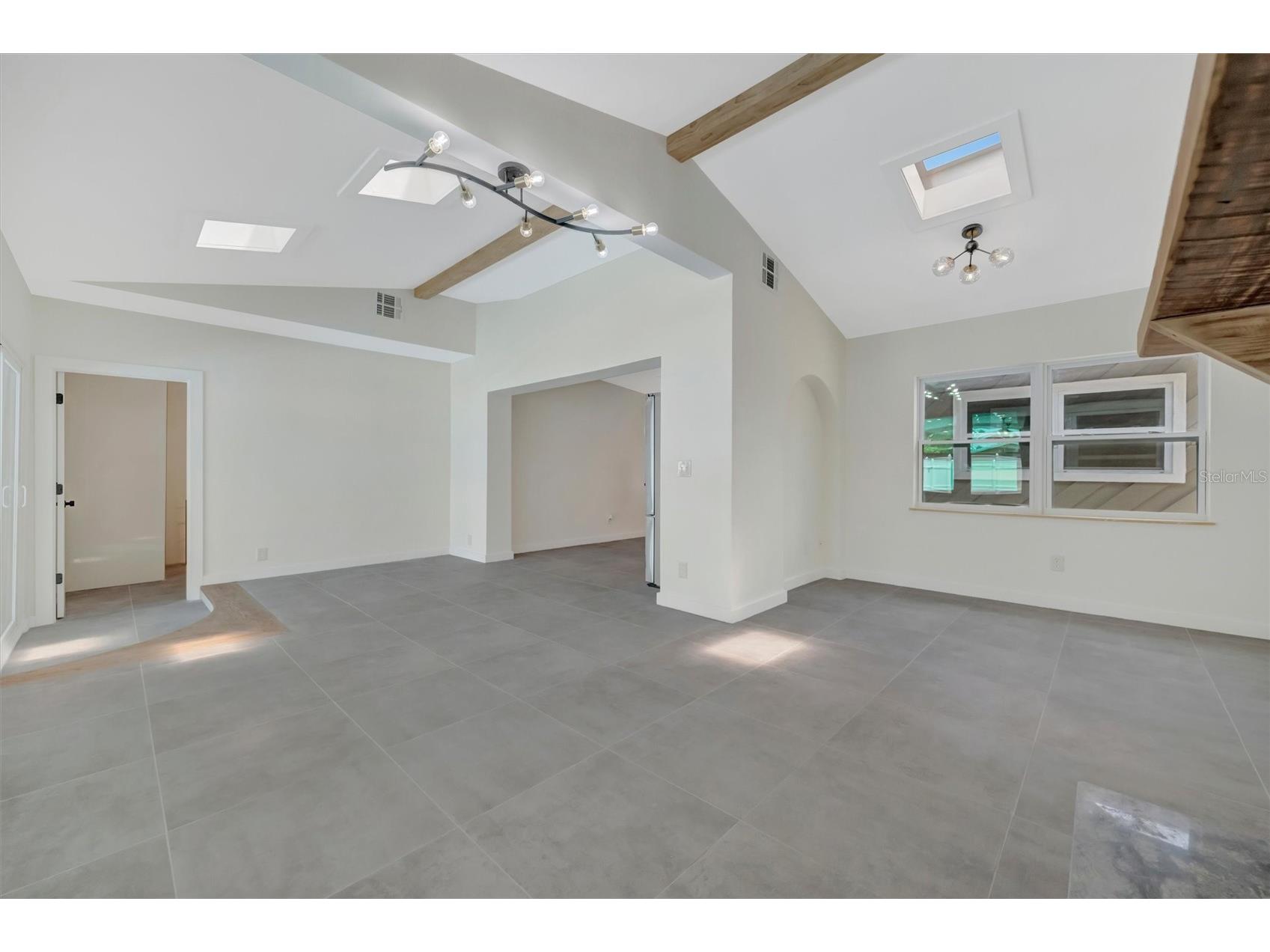 647 74th Avenue N Saint Petersburg FL 33702 TB8501591 image23