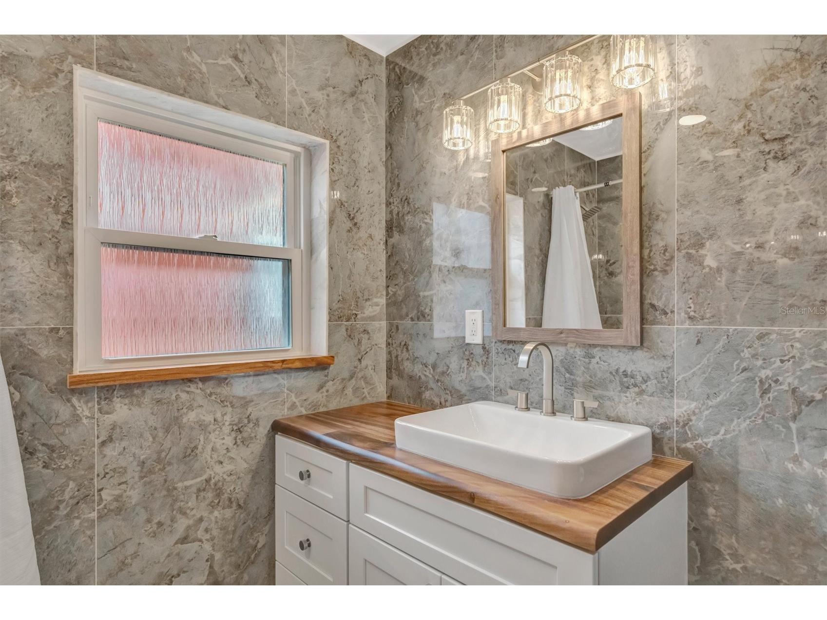 647 74th Avenue N Saint Petersburg FL 33702 TB8501591 image31