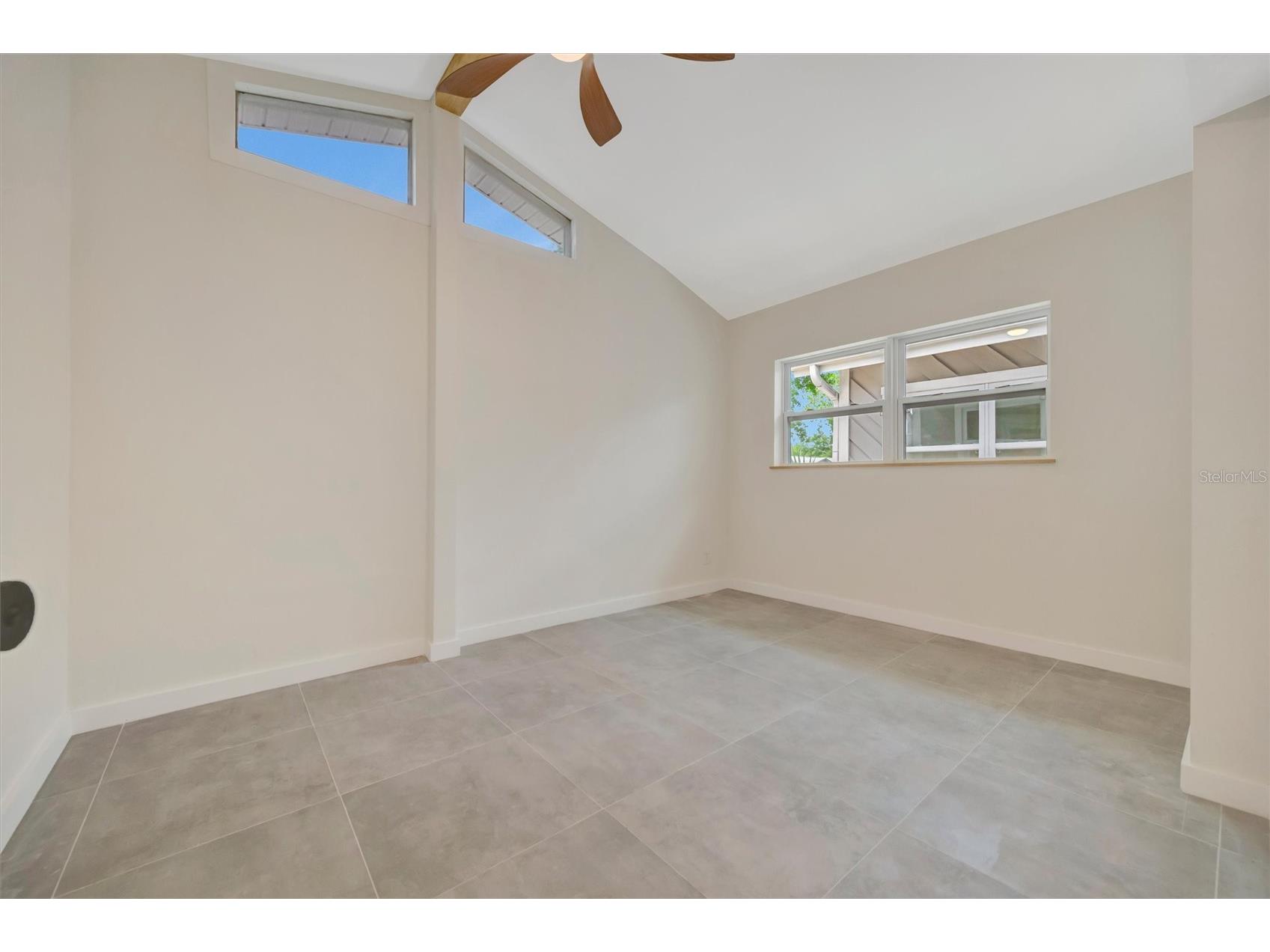 647 74th Avenue N Saint Petersburg FL 33702 TB8501591 image32