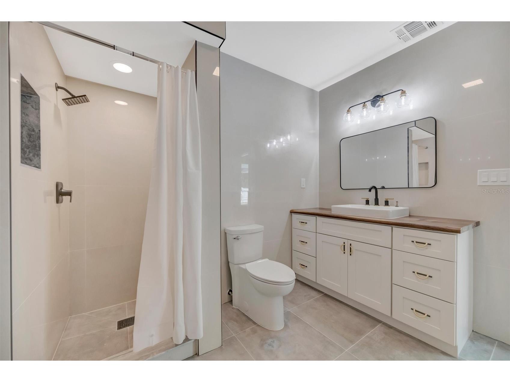 647 74th Avenue N Saint Petersburg FL 33702 TB8501591 image34