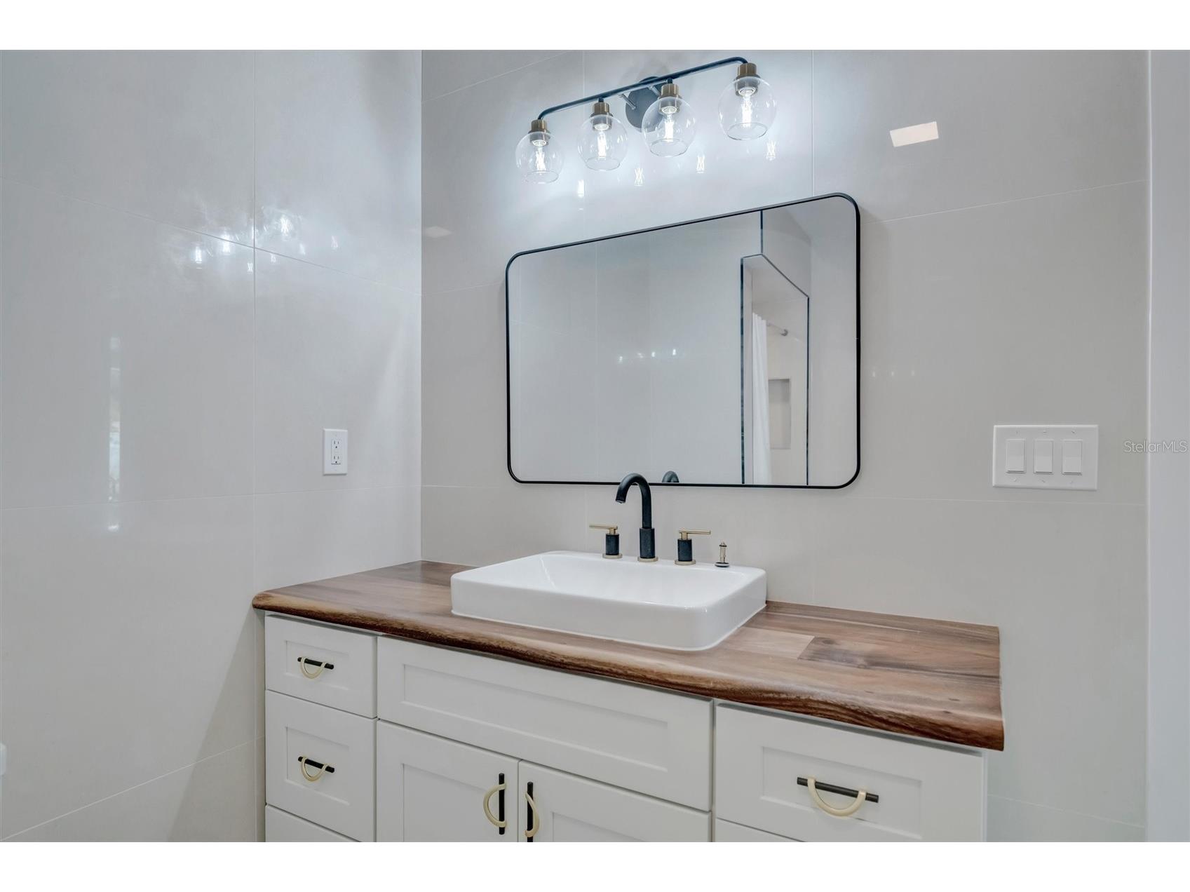 647 74th Avenue N Saint Petersburg FL 33702 TB8501591 image35
