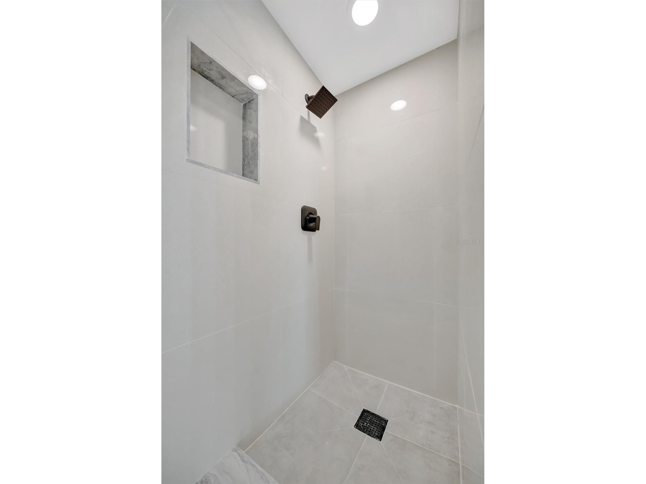 647 74th Avenue N Saint Petersburg FL 33702 TB8501591 image36