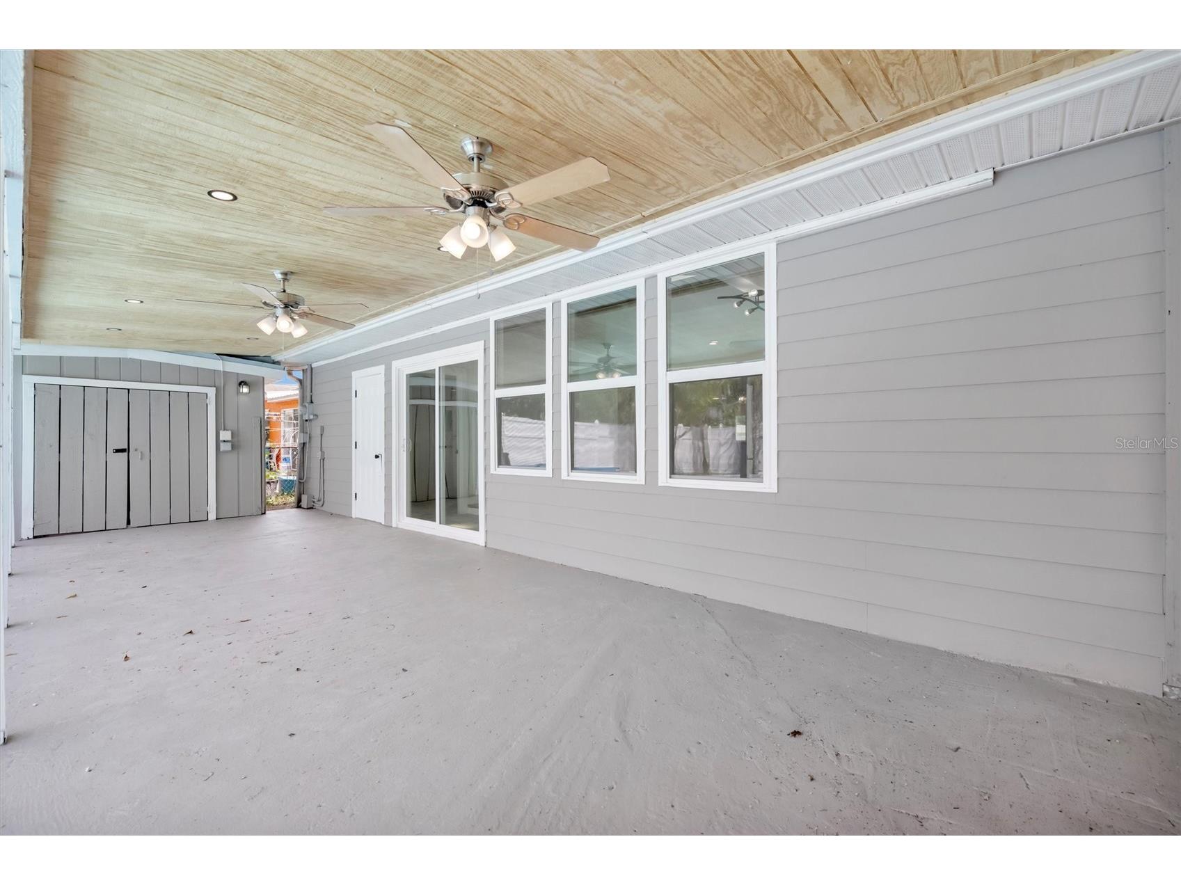647 74th Avenue N Saint Petersburg FL 33702 TB8501591 image39