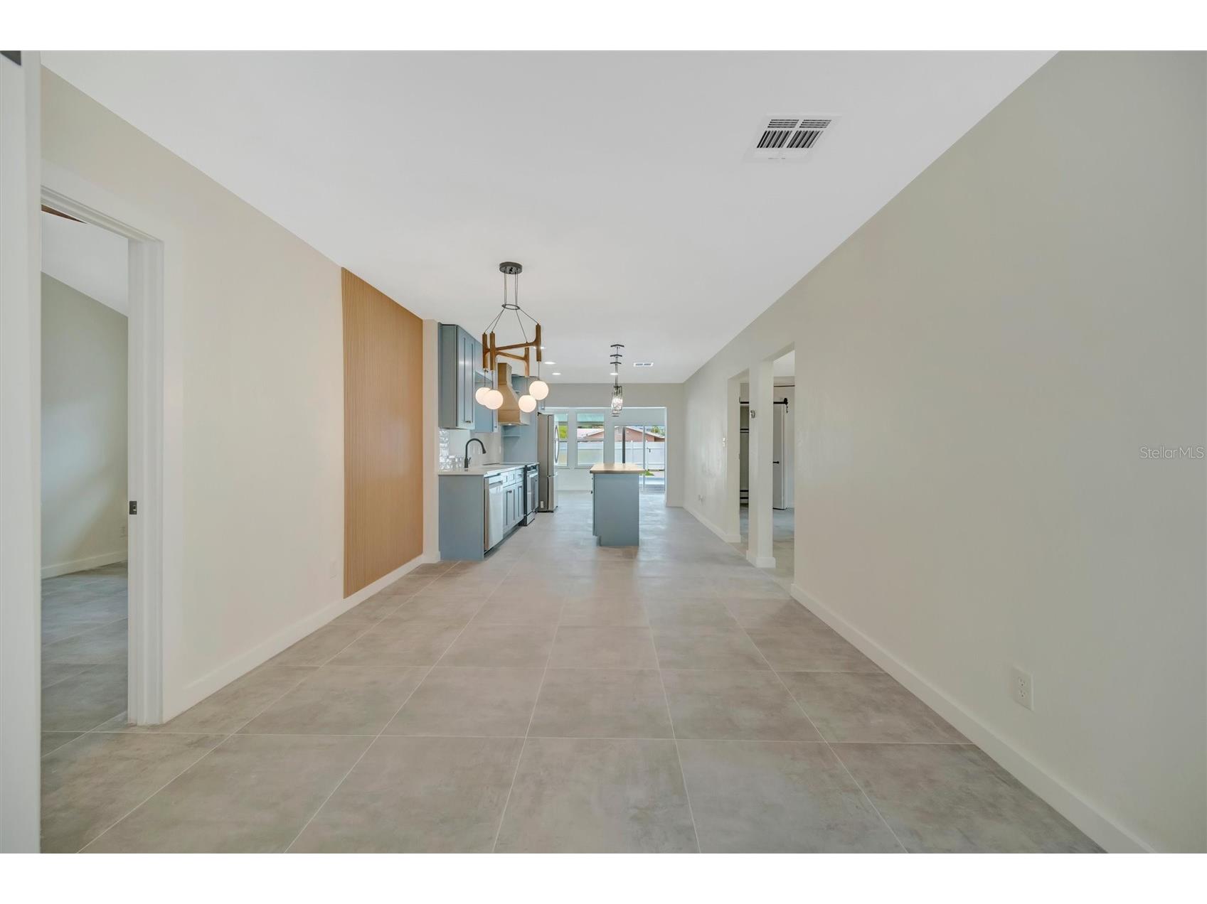 647 74th Avenue N Saint Petersburg FL 33702 TB8501591 image4