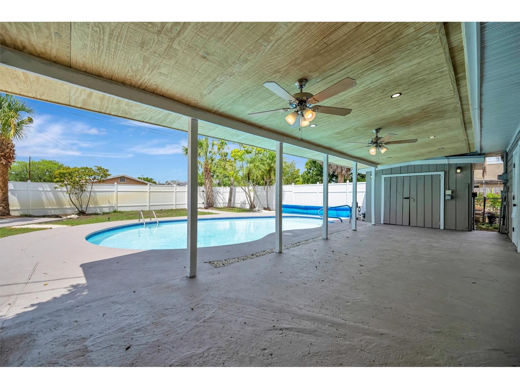 647 74th Avenue N Saint Petersburg FL 33702 TB8501591 image41