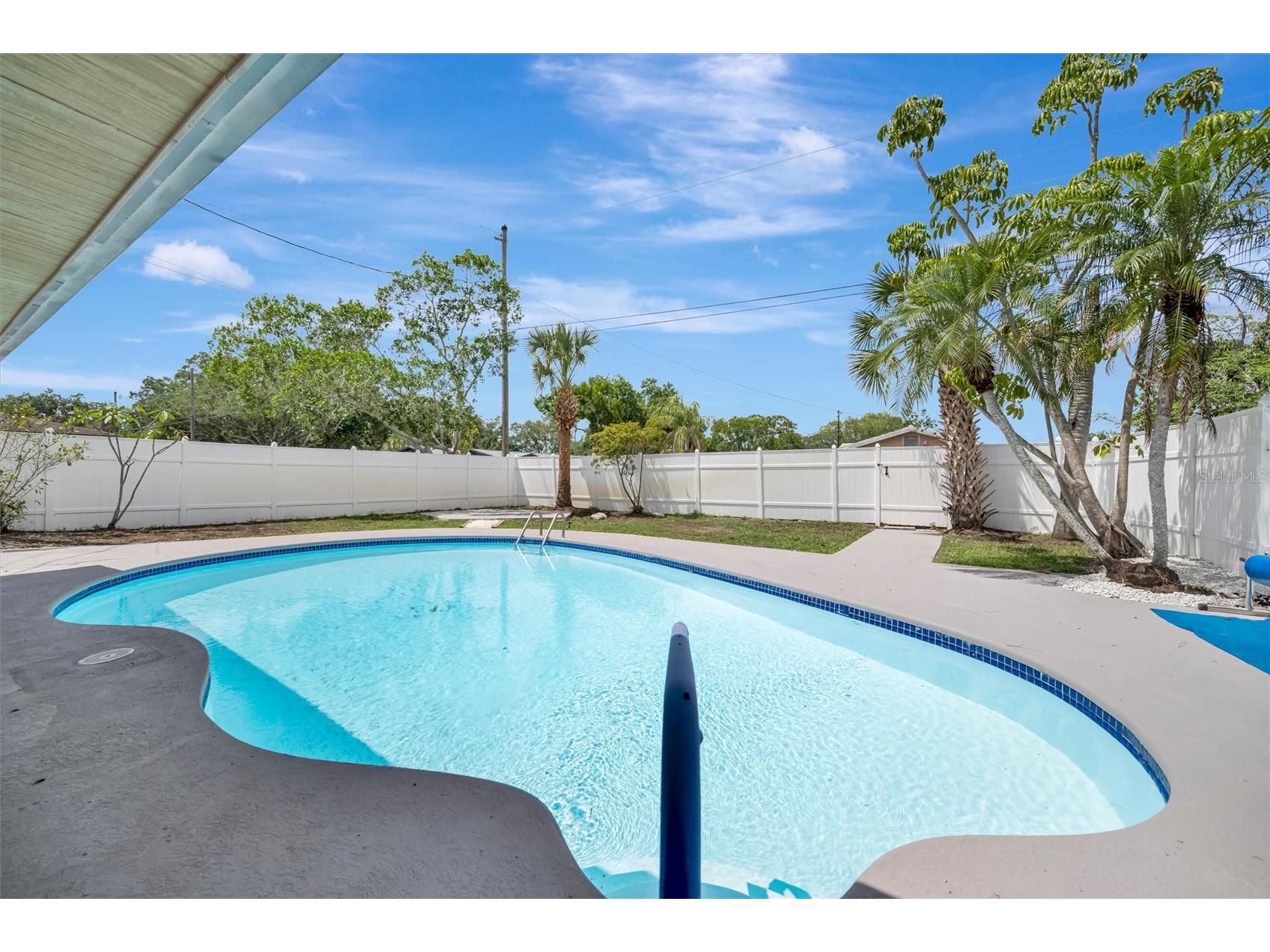647 74th Avenue N Saint Petersburg FL 33702 TB8501591 image44