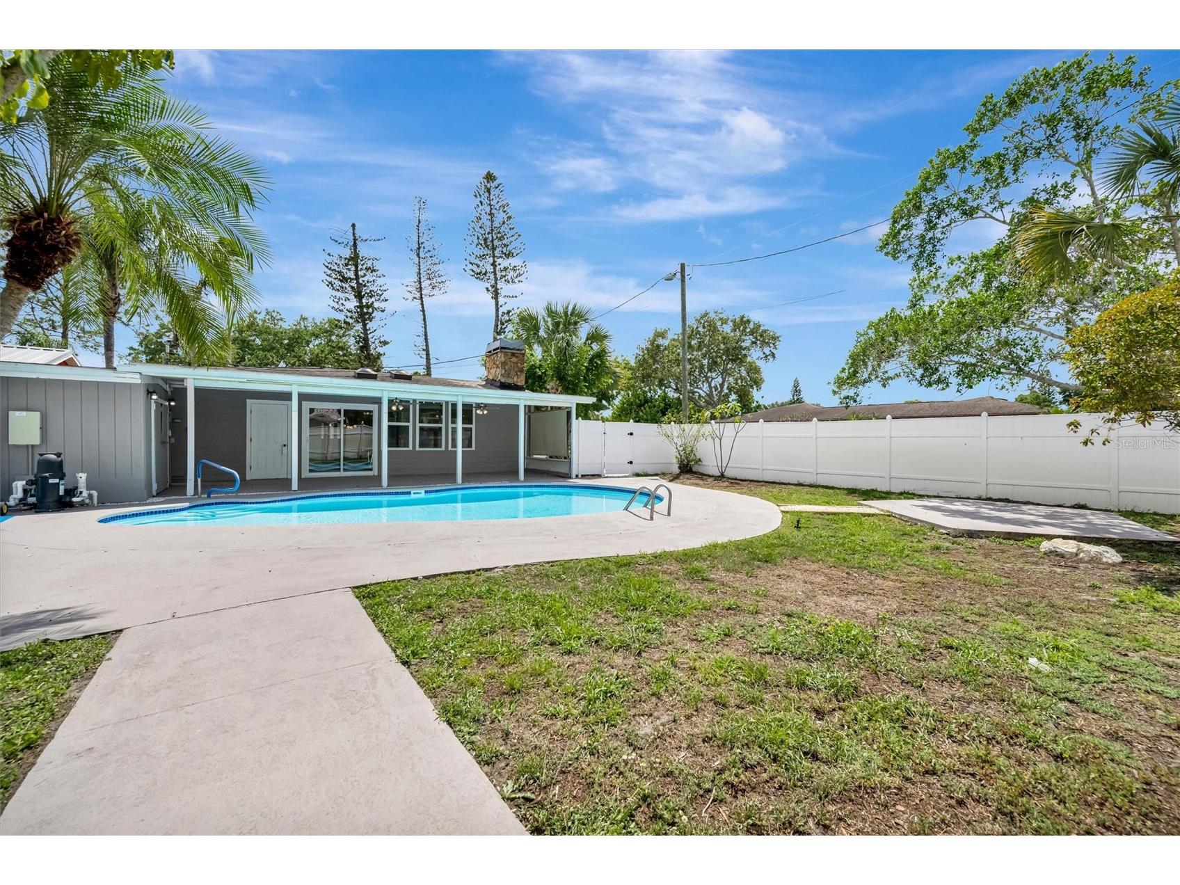 647 74th Avenue N Saint Petersburg FL 33702 TB8501591 image45