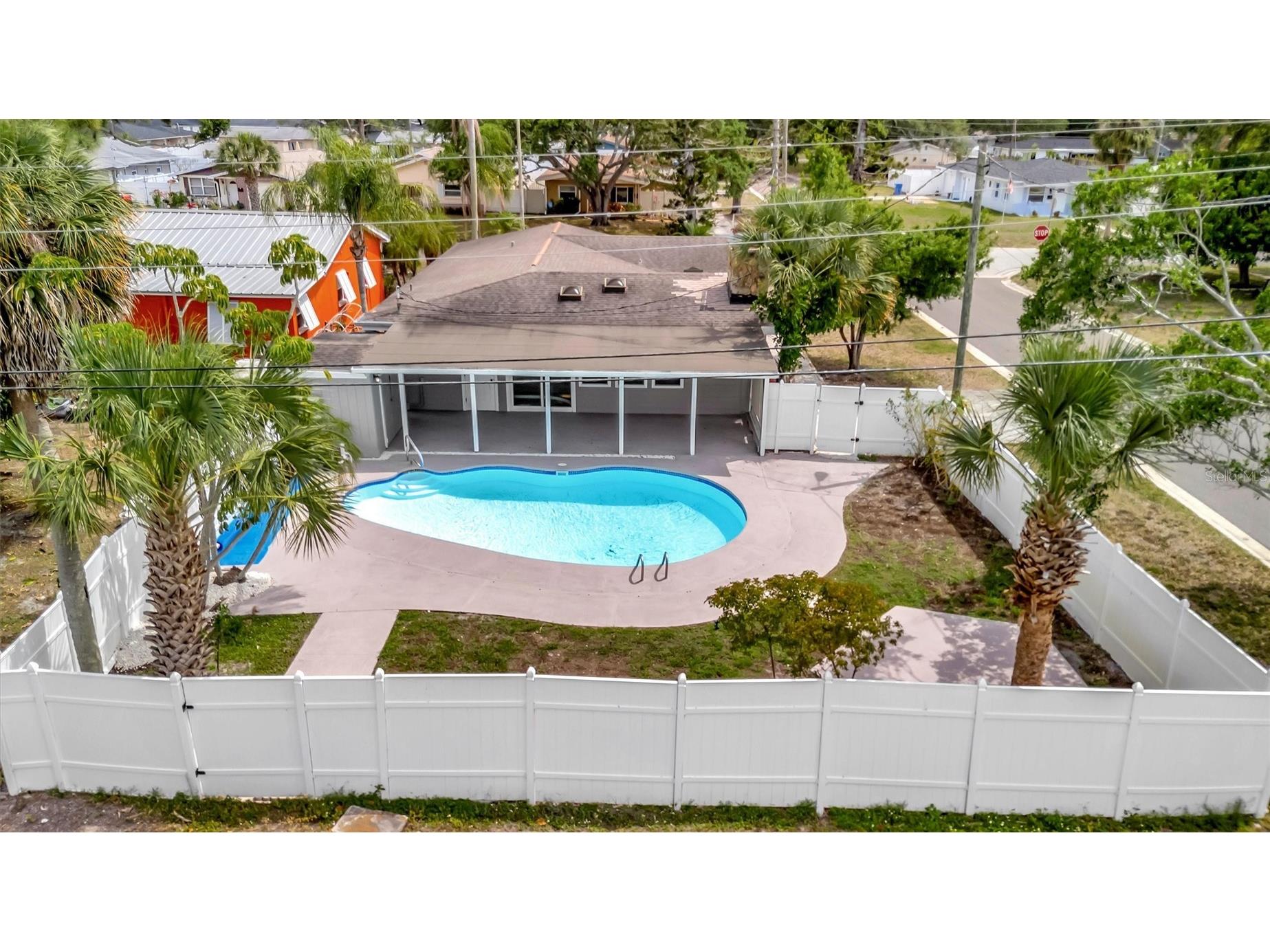 647 74th Avenue N Saint Petersburg FL 33702 TB8501591 image48