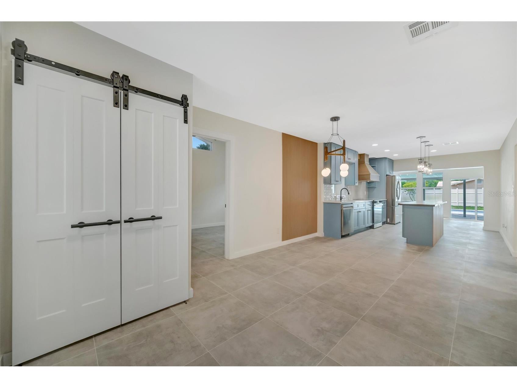 647 74th Avenue N Saint Petersburg FL 33702 TB8501591 image5